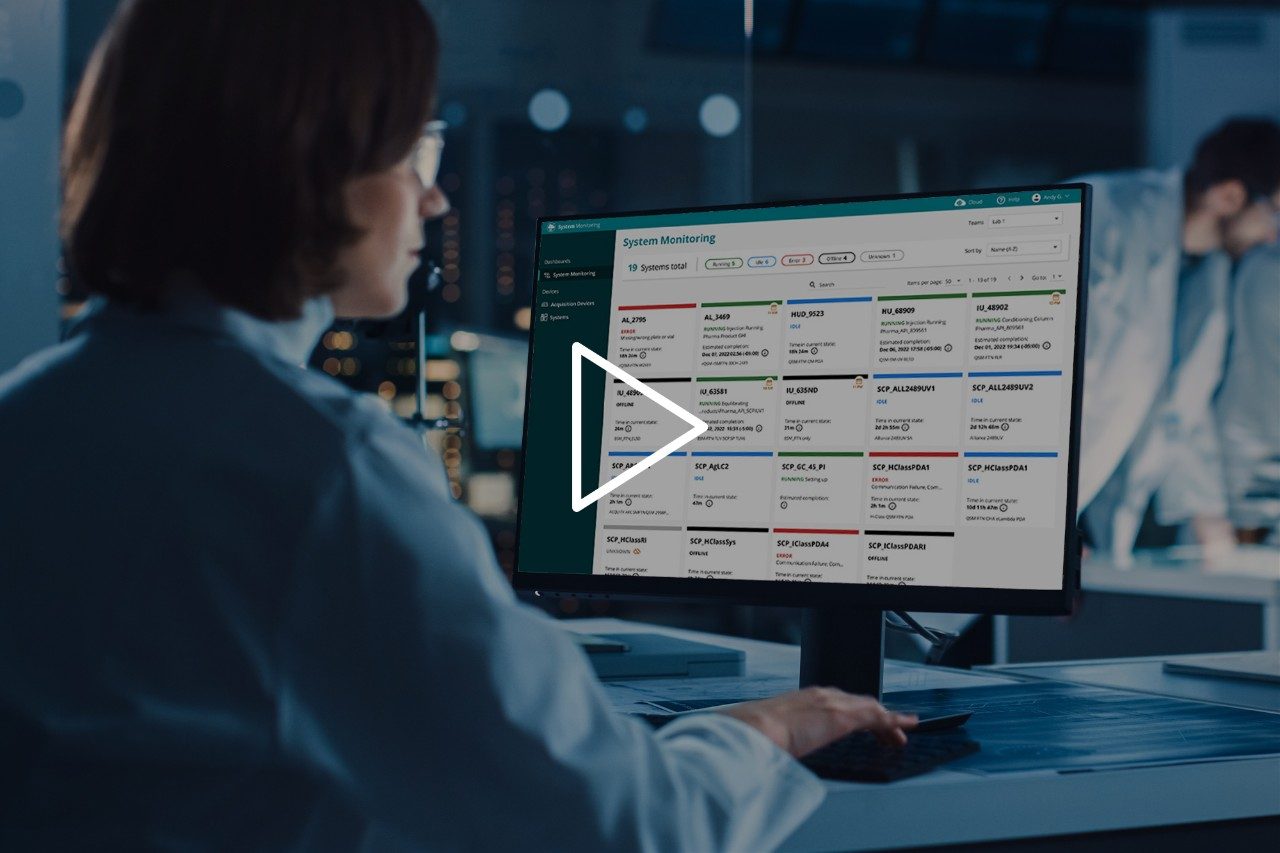 Scientist at the computer  | Waters connect software 