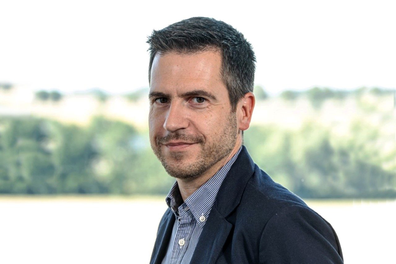 Ben Calvopina微笑面对镜头